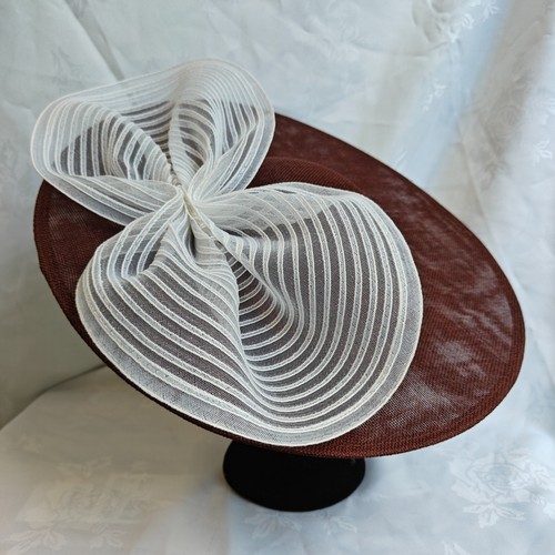 Brown white bow wide brim - brown,