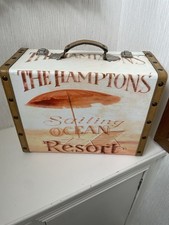 LOVELY SMALL SUITCASE STORAGE CASE/BOX LETTERING ‘THE HAMPTONS RESORT’