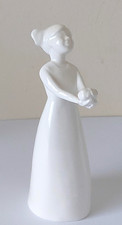 Coalport ~  Figurine Moments