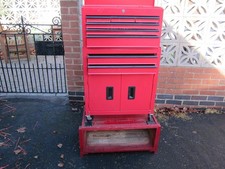 Metal Tool box on Wheels with a few tools collect Only due to weight…