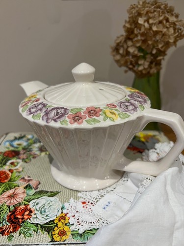 Small 1940s sadler - sadler, deco