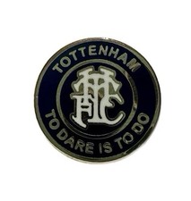 Tottenham Hotspur Pin Badge – “To Dare Is To Do” Retro Monogram Crest
