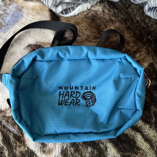 Mountain hard wear - field, day