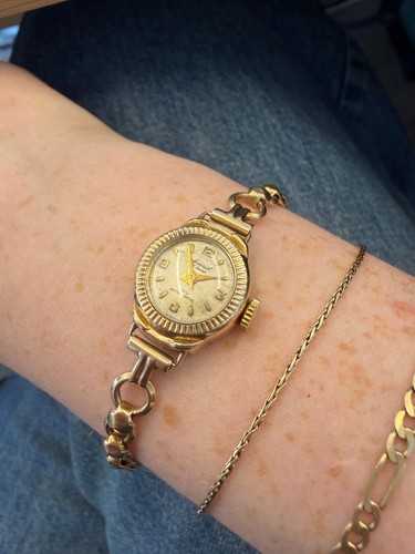 Ladies accurist 9ct gold - accurist, watch
