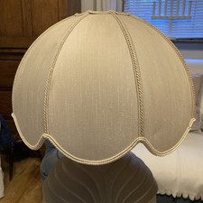 2 Vintage 1970s Scallop Edge