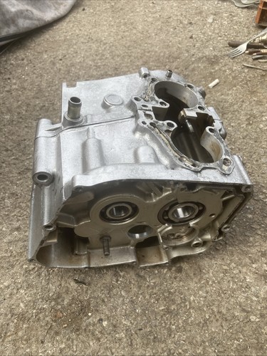 Honda cd250 engine crankcase - engine,