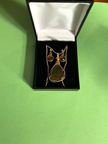 Ammolite pendant and - , matching