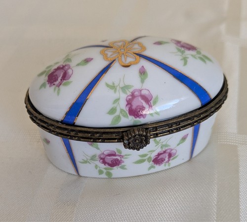 Crown porcelain oval pill box - crown,