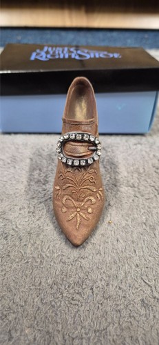 Just the right shoe teetering - just, "teetering