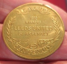 1972 LEEDS UNITED V ARSENAL FA CUP CENTENARY MEDAL ISSUED BY ESSO & THE FA 31 mm