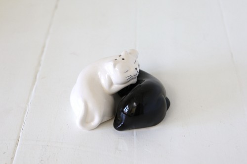 Black white cuddling sleepy - black,