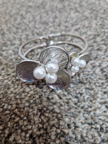 Erickson beamon hinged flower - beamon,