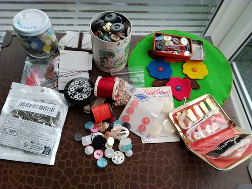 Mixed lot sewing items - lot,