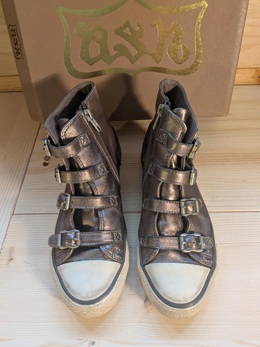 Ash virgin metallic leather