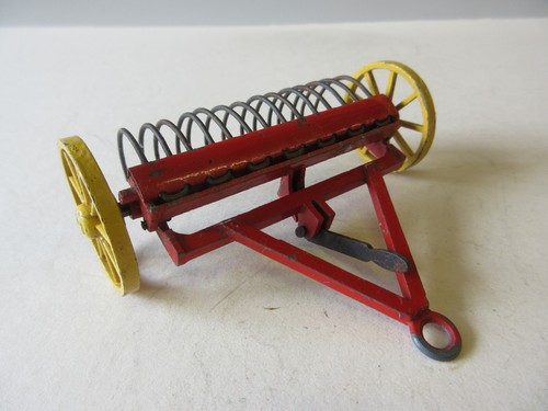 Dinky toys farm tractor hay - toys,