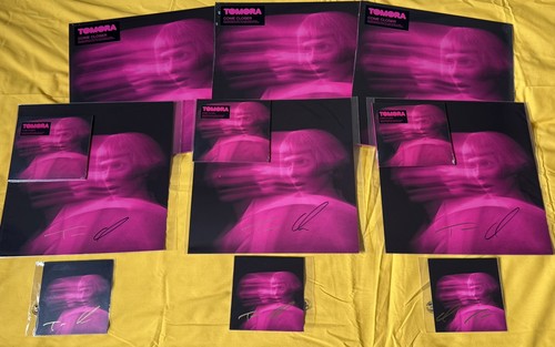 Tomora signed come closer - signed,