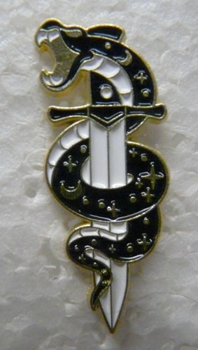 Snake pin badge wrapped - pin,