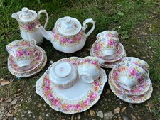 ROYAL ALBERT BONE CHINA SERENA TEA SET 6 CUPS & SAUCERS SIDE PLATES TEAPOT VGC