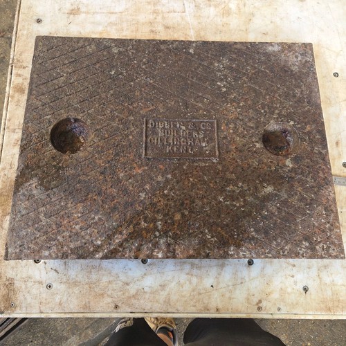 Cast iron manhole cover 660mm - cast,