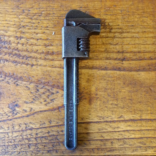 Footprint adjustable wrench - footprint,