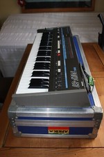 Synthesizer Korg  Poly 61 .Vintage Original  + Korg  Custom made Flight Case