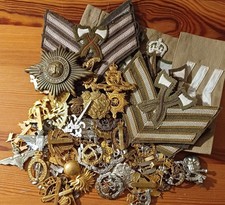 JOB LOT OF 52 CAP BADGES AND WW2 INSIGNIA CHEVRONS PLUS PINS