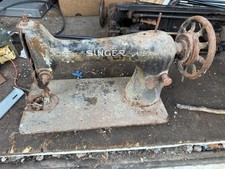 ANTIQUE VINTAGE  OLD SINGER SEWING MACHINE
