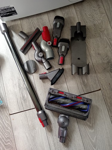Dyson v15 vaccum cleaner - vaccum,