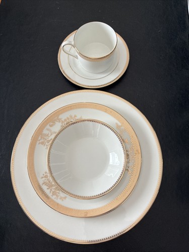 Vera wang wedgwood piece - wedgwood,