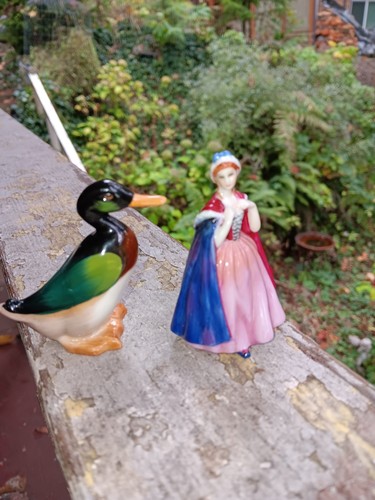 Royal doulton figurines bess - royal,