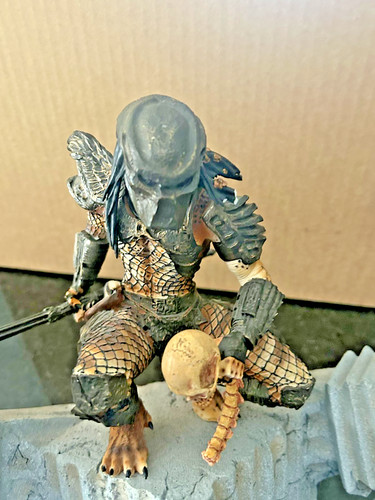 Predator triumphant bust - predator,