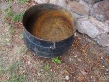 large 8 gallon tripod fire cooking gypsy cauldron