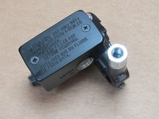 Suzuki SV 650 2022 858 miles front brake master cylinder (10497)