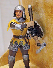 MIB 2003 SCHLEICH KNIGHT THROWING AXE MAN 70062 MINT ON PLINTH RETIRED