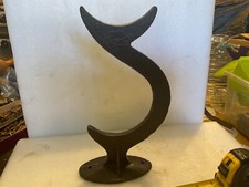 HANGING BASKET WALL BRACKET ANTIQUE VICTORIAN CAST IRON GARDEN ORNAMENT WATER