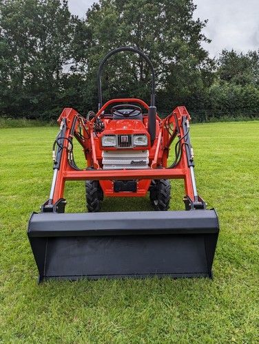 Kubota compact tractor - , loader