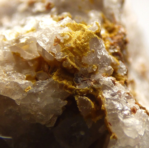Pharmacosiderite quartz - pharmacosiderite,