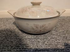 Denby sandlewood Casserole