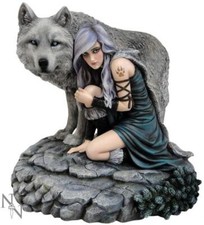 Protector Wolf Statue (Anne