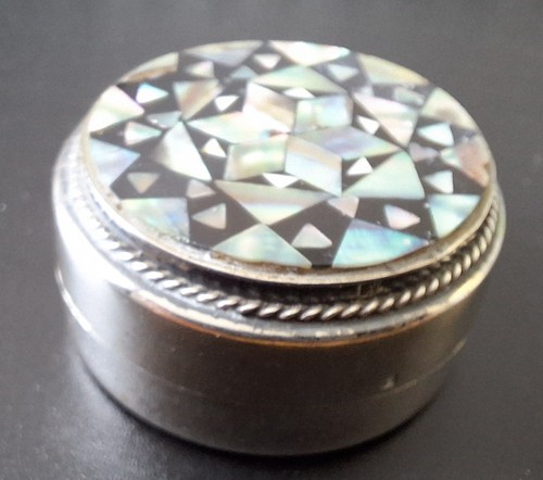 Silver pillbox with mother - silver,