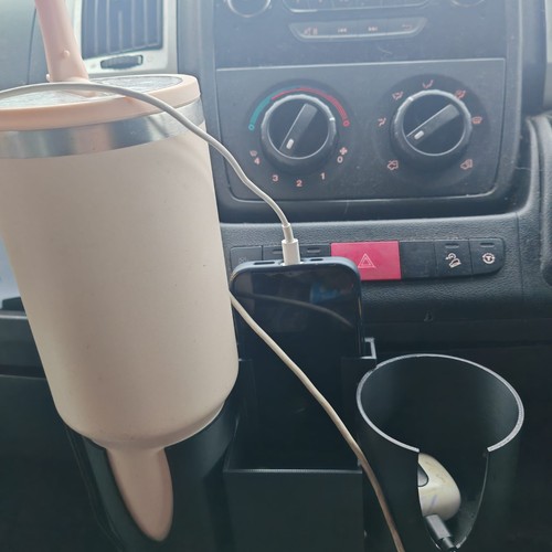 Screw van centre console - no,