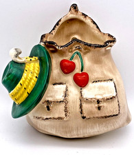 Vintage Goebel Hummel TMK1 Ceramic Pilgrim Backpack Hearts Hat Wall Vase Pocket