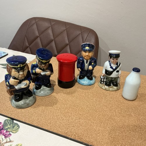Novelty salt and pepper - , cruets