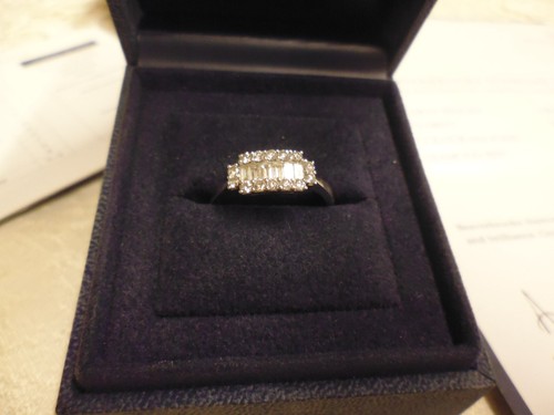 Beaverbrook diamond ring 18k - beaverbrook,