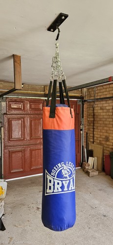 Punch bag with hanging chains
