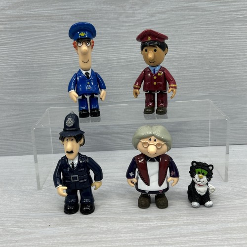Postman pat figure bundle - pat,