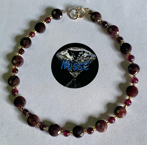 9ct gold garnet bracelet - 9ct, with