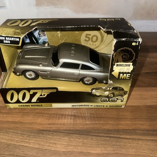 Skyfall james bond 007 aston - ,