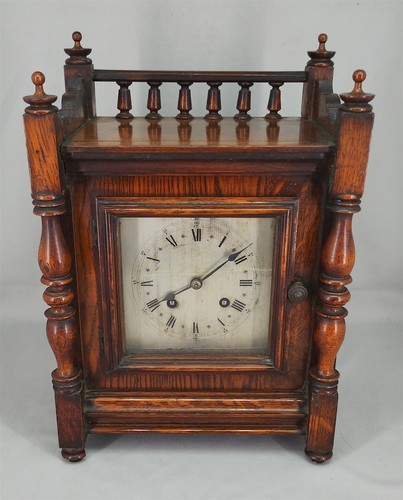 Good antique oak cased - oak,
