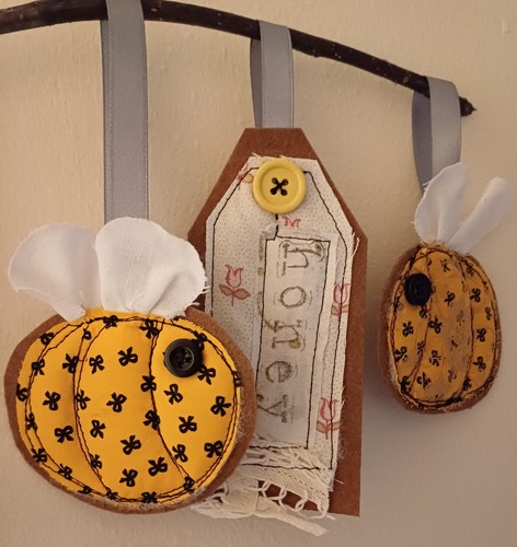 Bee quilted embroidered - quilted,,